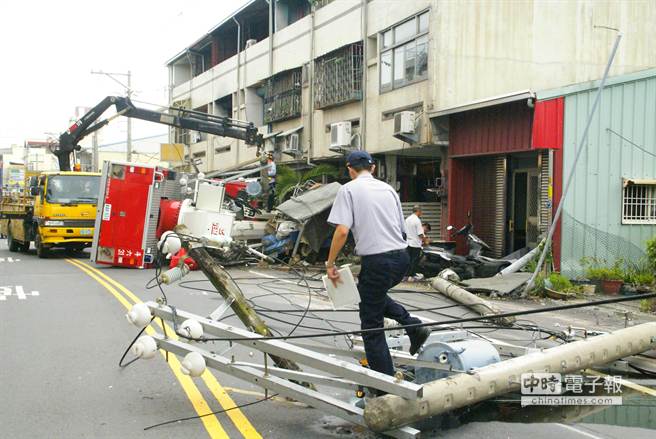 臺消防員疑酒駕撞毀價值2500萬雲梯車（圖）