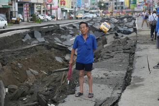 直擊高雄氣爆現場，宛如廢墟