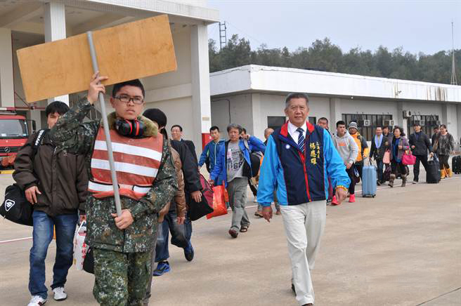 臺灣民意代表楊應雄協調臺灣軍方派遣軍機加入春運，獲得鄉親好評