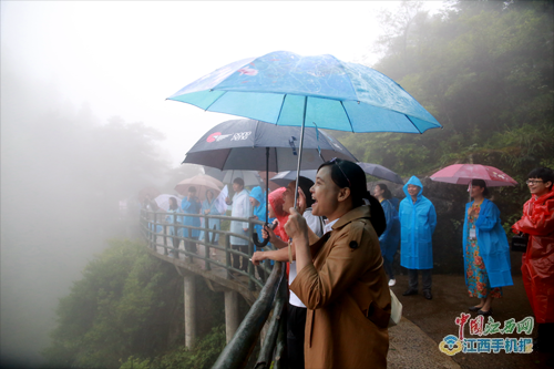 安福“羊獅慕”雨霧顯朦朧美 全國網媒江西遊記者讚“迷人”