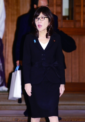 大圖為日本防衛大臣稻田朋美。