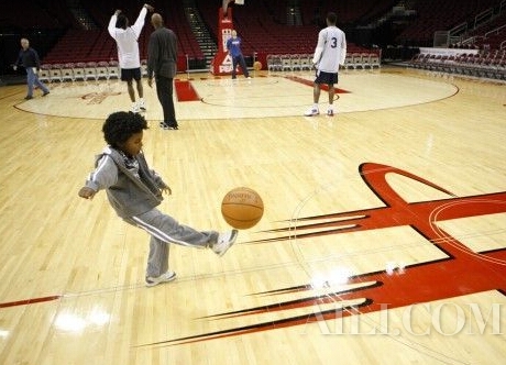 情婦成群私生子遍地 NBA狀元被逼破産