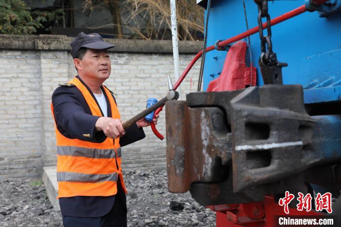 在大陸開火車的臺籍司機：盼駕駛火車到臺灣