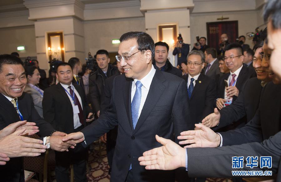  12月14日，國務院總理李克強在阿斯塔納同哈薩克總理馬西莫夫共同出席中哈企業家委員會第二次會議。這是李克強總理步入會場。新華社記者 黃敬文 攝