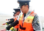 福建海警舉行“海上祭英烈�警地共緬懷”海祭活動