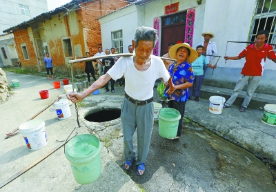 84歲的原村支書每天來這裡挑水。