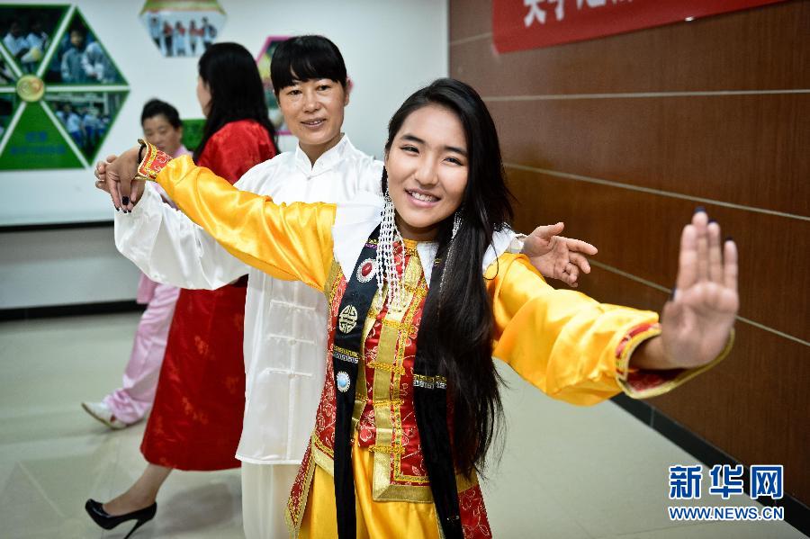 （社會）（1）蒙古國大學生感受中國傳統文化