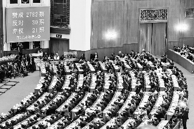第十二屆全國人民代表大會第五次會議今天上午表決通過了民法總則攝/記者 劉暢