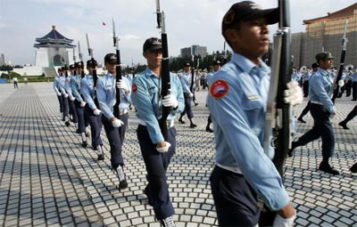 臺軍“雙十”閱兵意在測試反斬首能力(組圖)